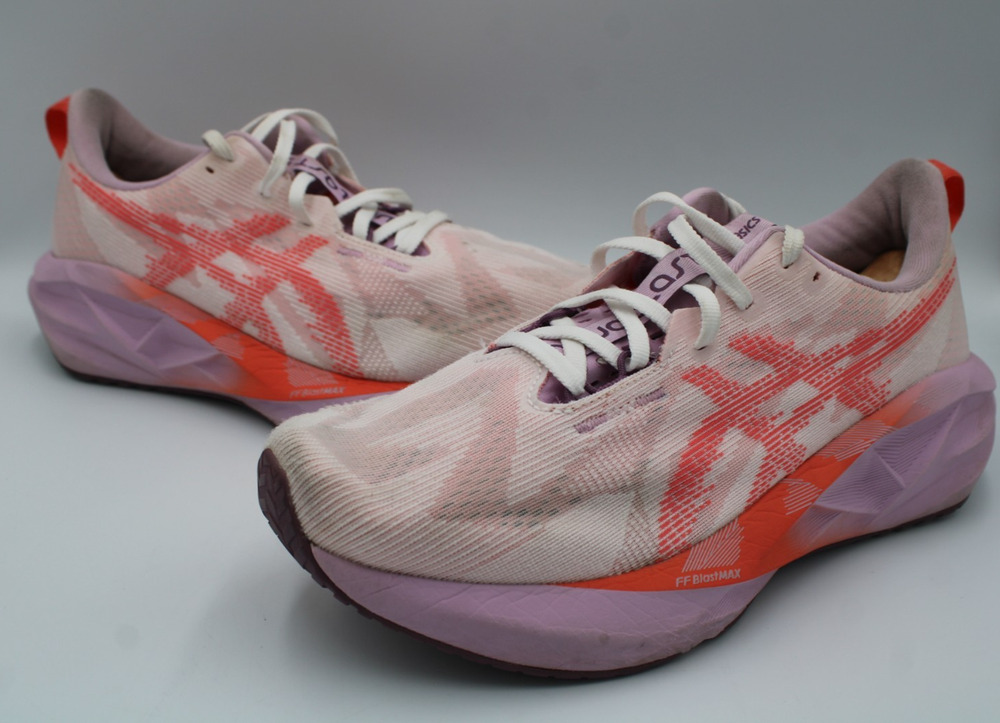 Size 10 - ASICS Novablast 5 White Coral Reef (Women's) - 1012B765-1011